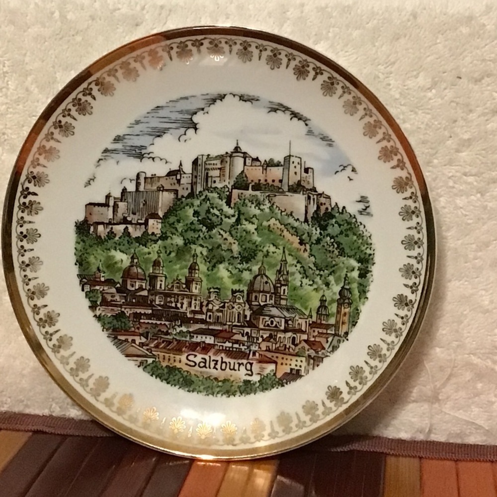 "Salzburg" Souvenir Plate 7-1/2" Landscape w/Gold Edge Details. Schlogl-Vienna